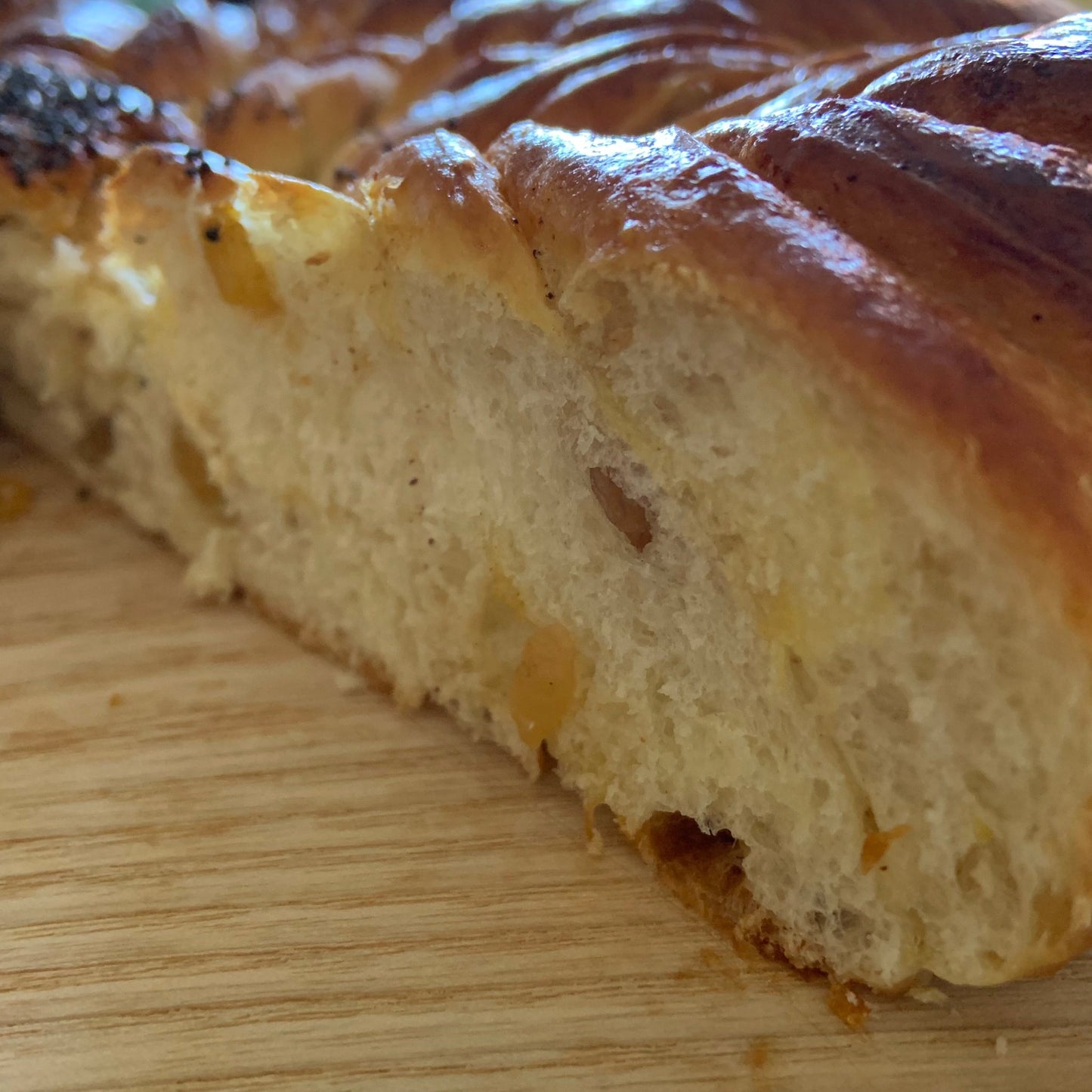 Brioche en fleur, cannelle et raisins secs